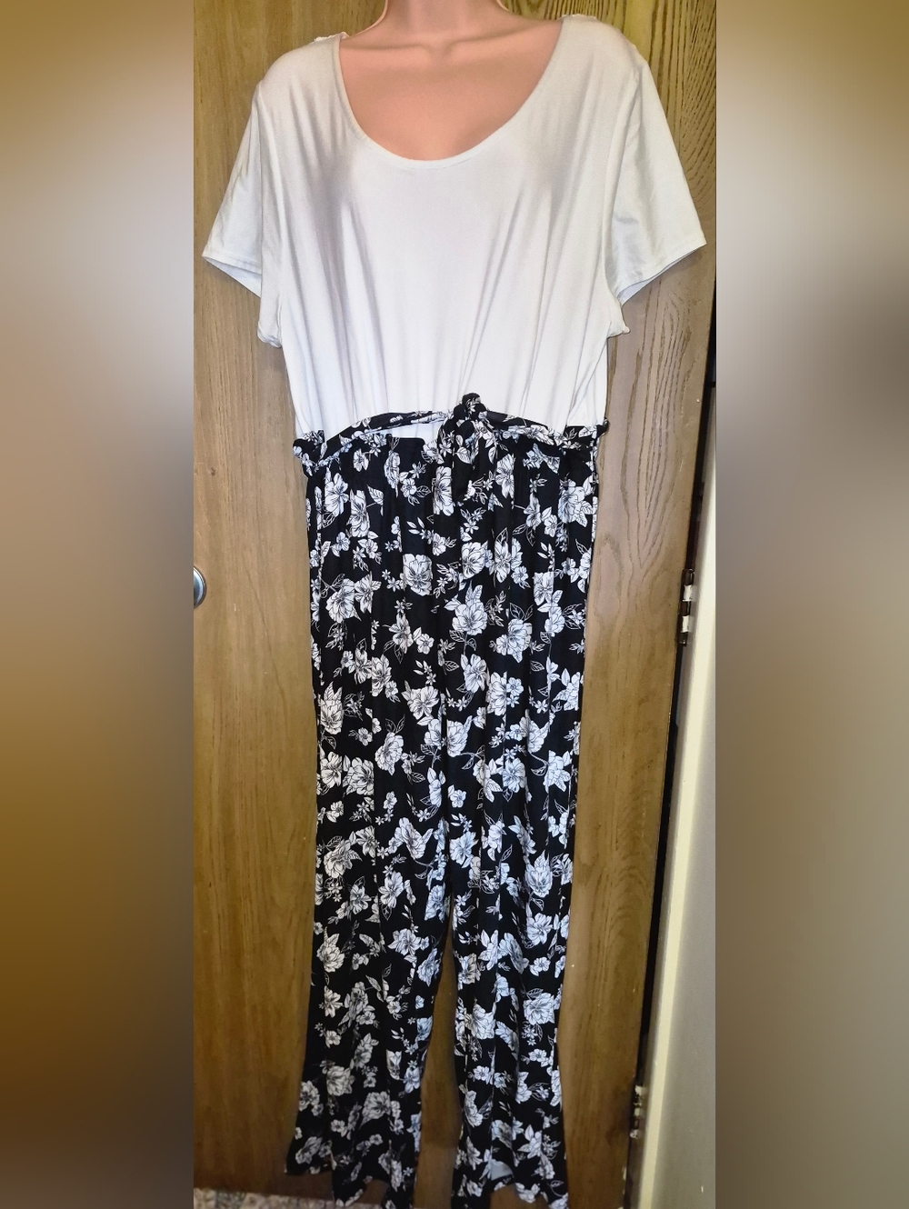Just Be One Piece Womens Black & White  Floral Jumpsuit Romper 2x Short Sleeve